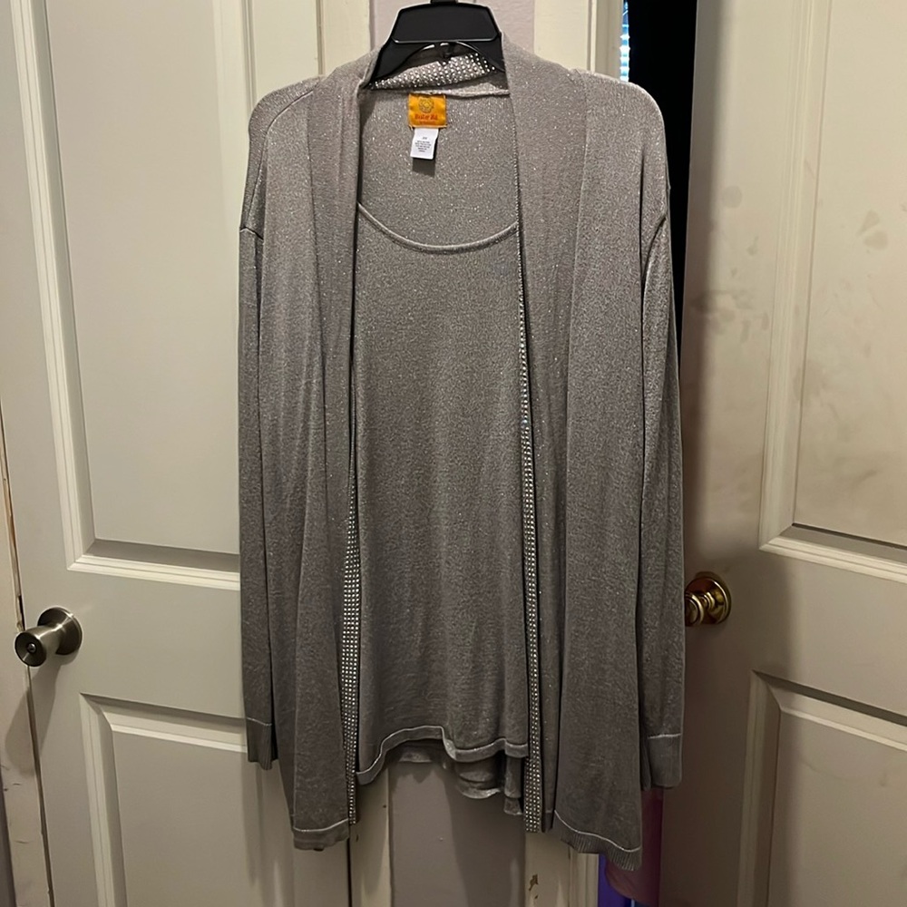 Grey sweater size 3X never wore no tags